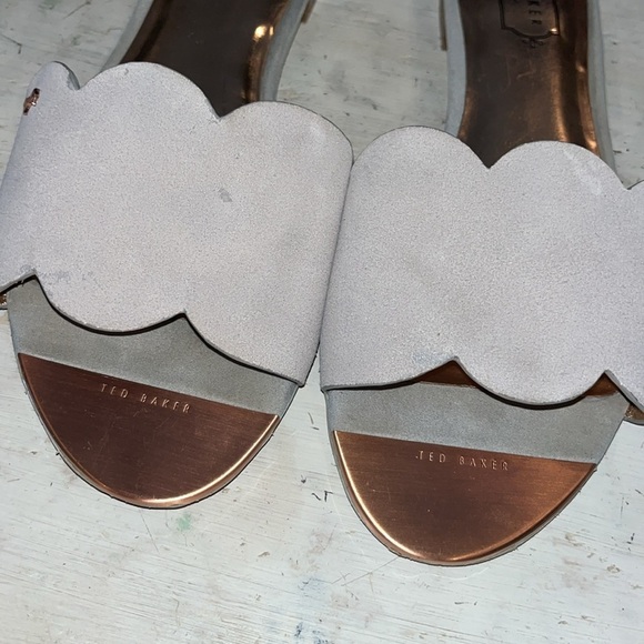 TED BAKER
Rhaily Scalloped Slide Sandal In Grey | size 9.5 - Picture 2 of 5